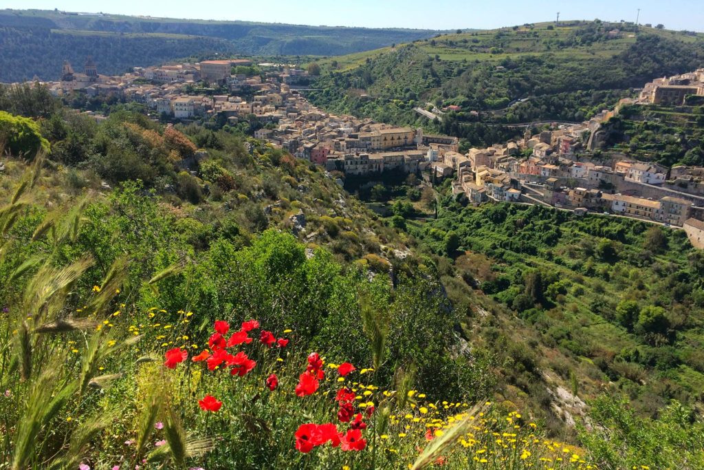 Trekking sulle tracce del commissario Montalbano, lungo i sentieri dei Monti Iblei